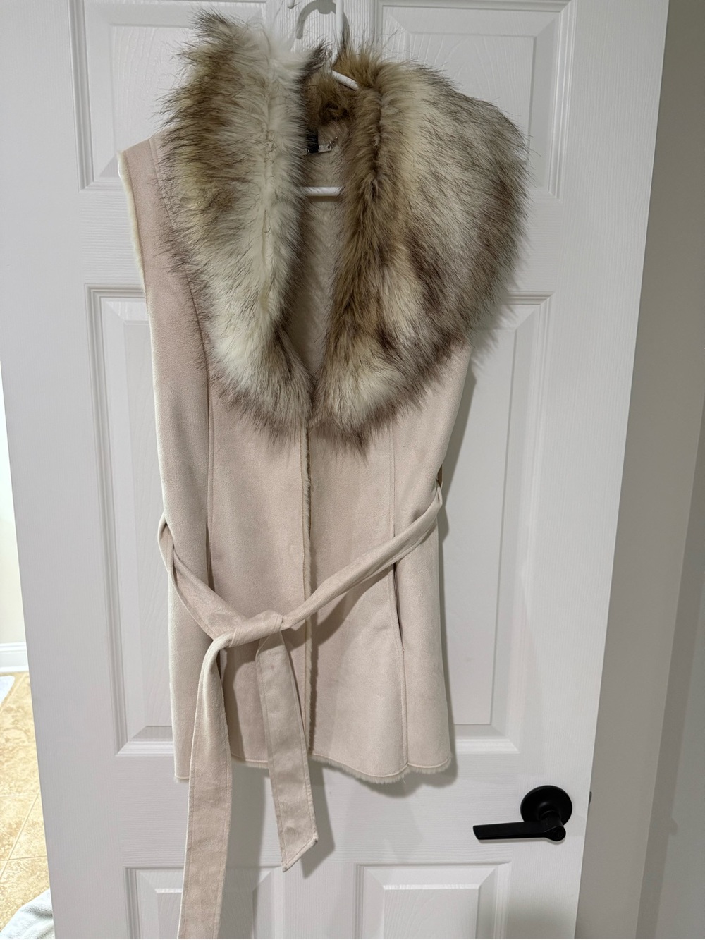 WHBM SUEDE Cream Faux-Fur Collar Belted Vest